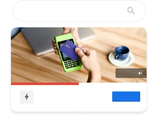 插圖:手機螢幕上針對最佳網路銀行的 YouTube 搜尋查詢帶出了某銀行的影片廣告。